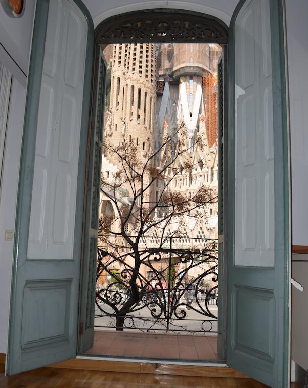 Gaudi Apartment Barcelona Exterior photo